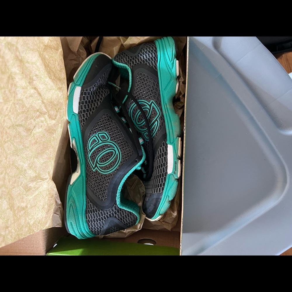 Pearl Izumi running shoes 7